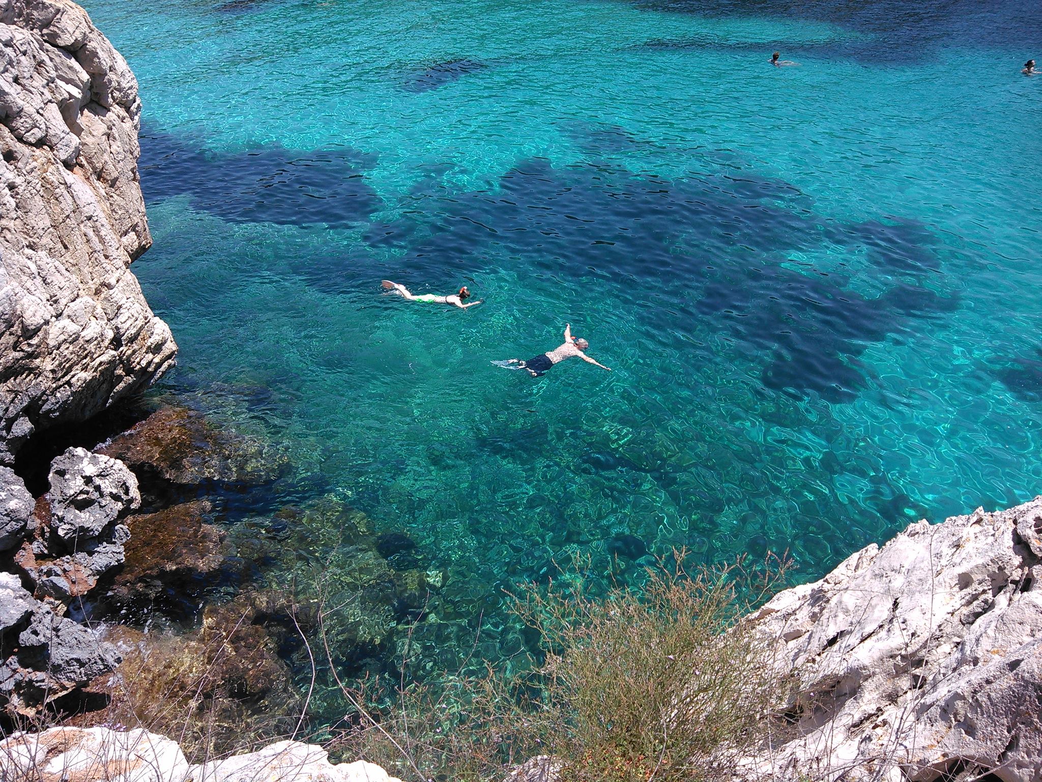 Cala Gat von den Klippen aus gesehen